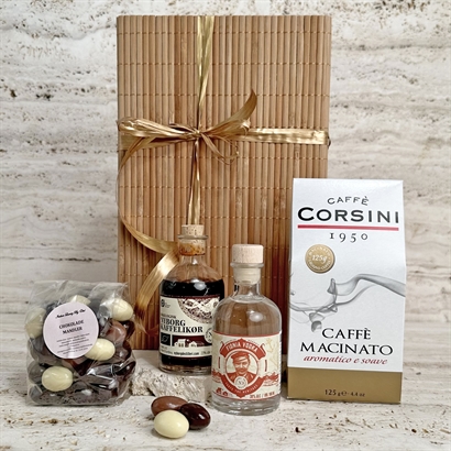 Bambusæske med espresso Martini kit og chokolademandler